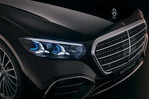 The New 2026 Mercedes-Benz S-Class Facelift: Redefining Luxury with 2,700 Upgrades and the Stunning MBUX Superscreen Display-9