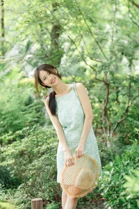 Sun-Kissed Mint Summer Aesthetics: Ka Bi for YiTuYu Art Language Vol.9302 Portrait Collection-2