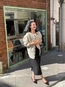 4 Essential Long-Sleeve Tops for a Chic Wardrobe: Elevate Your Everyday Style with These Versatile and Timeless Fashion Staples-2