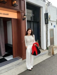 4 Essential Long-Sleeve Tops for a Chic Wardrobe: Elevate Your Everyday Style with These Versatile and Timeless Fashion Staples-4