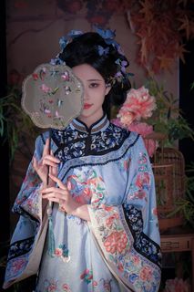 Elegant Traditional Chinese Attire & Classic Beauty-18