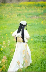 YiTuYu Vol.8720 Tu Ya W: Hanfu Beauty Amidst Golden Rapeseed Flowers-16