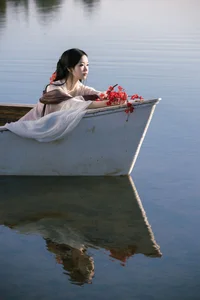 Artistic Portrait Photography Featuring Wan Jiang Ting: YiTuYu Art Language Vol.9215 – Elegant Aesthetic Visuals and Rouge-Inspired Beauty-1