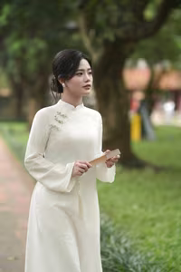 VGU No.65: Explore Vietnam's Traditional Beauty: Ao Dai Gracefully Meets Ancient Culture-2