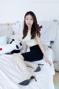 Chinese Model Tingting No.2339: Elegant Style with Chic Long Boots-1