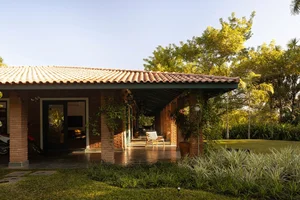 Stunning 600m2 Farmhouse Renovation: Blending Rustic Heritage with Modern Open-Plan Design and Natural Light-7