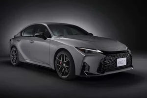 Lexus IS F Sport Mode Black V: A Masterpiece of Power and Elegance-5