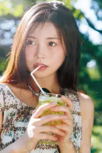 YiTuYu Art Language Vol.8682: Kun Kun Bu Kun Le's Fresh & Pure Beauty-27