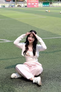 Viral 'Hot Girl' Teacher: Captivating Beauty & Style in Her Latest Look-9