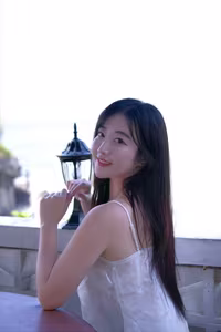 Viral 'Hot Girl' Teacher: Captivating Beauty & Style in Her Latest Look-2