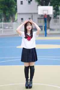 Viral 'Hot Girl' Teacher: Captivating Beauty & Style in Her Latest Look-1