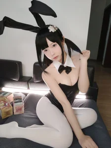 Captivating Cosplay by Shi Wan Zhen Zhi Fu Te - Black Rabbit-1