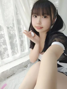 Capturing Elegance: Shi Wan Zhen Zhi Fu Te in a Modern Maid Visual Aesthetic-0