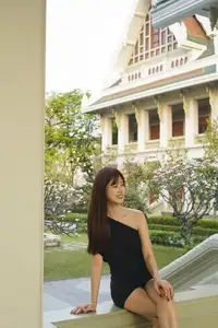 Chenaling_CL Vol.8609: Captivating Elegance in a Black Dress at Golden Hour-9