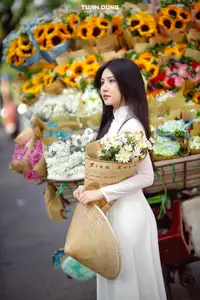 Captivating Beauty: Vietnamese Girl in White Ao Dai with Delicate Daisies.-11