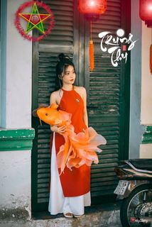 Vietnamese Mid-Autumn Festival: Graceful Girl with Traditional Carp Lantern & Poetic Beauty-6