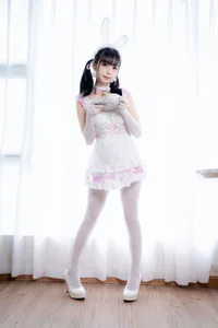 Elegant Soft Girl Aesthetic Photography: Shi Wan Zhen Zhi Fu Te in White Peach Oolong Milk Tea Inspired Fashion Look (Part 01)-11