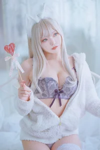 Aesthetic Kemomimi White Lingerie Cosplay Featuring Model Kuro (くろてぃあ) - Stunning 56-Photo Collection of Minimalist Neko-Style Fashion and Portraiture-4