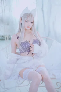 Aesthetic Kemomimi White Lingerie Cosplay Featuring Model Kuro (くろてぃあ) - Stunning 56-Photo Collection of Minimalist Neko-Style Fashion and Portraiture-19