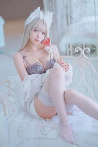 Aesthetic Kemomimi White Lingerie Cosplay Featuring Model Kuro (くろてぃあ) - Stunning 56-Photo Collection of Minimalist Neko-Style Fashion and Portraiture-5