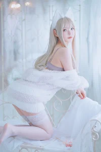 Aesthetic Kemomimi White Lingerie Cosplay Featuring Model Kuro (くろてぃあ) - Stunning 56-Photo Collection of Minimalist Neko-Style Fashion and Portraiture-1
