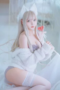 Aesthetic Kemomimi White Lingerie Cosplay Featuring Model Kuro (くろてぃあ) - Stunning 56-Photo Collection of Minimalist Neko-Style Fashion and Portraiture-11