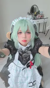 Coser PoppaChan - Corin: Captivating Green-Haired Maid Cosplay Unveiled-4