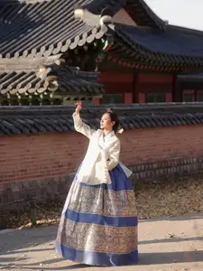 Phuong Ly Transforms into a Regal Korean Consort in Exquisite Hanbok at Ancient Palace-8