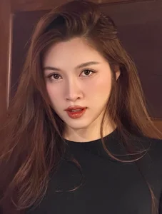 Vibrant Sporty Chic: MC Thanh Thanh Huyen Glows on the Pickleball Court-3