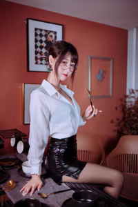 Coser Hanyu Mimi: Captivating Semi-Transparent OL Style and Allure-16