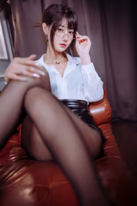 Coser Hanyu Mimi: Captivating Semi-Transparent OL Style and Allure-10