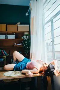 Coser Chunmomo's Dreamy Selfie Moments Part02: Captivating Beauty by the Window-15