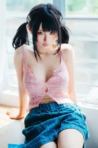 Coser Chunmomo's Dreamy Selfie Moments Part02: Captivating Beauty by the Window-1