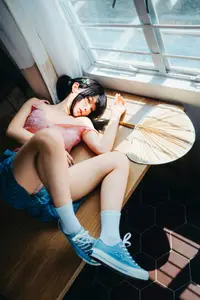 Coser Chunmomo's Dreamy Selfie Moments Part02: Captivating Beauty by the Window-14