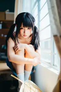 Coser Chunmomo's Dreamy Selfie Moments Part02: Captivating Beauty by the Window-2