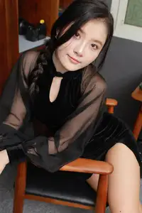 IESS SXJ No.2086: Wan Ping Part02 – Alluring Chinese Model in Elegant Office Setting-5