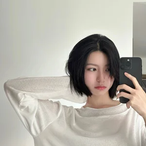 Bâu Krysie stuns with a bold short hairstyle and captivating beauty in new look-0