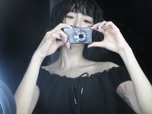 Bâu Krysie stuns with a bold short hairstyle and captivating beauty in new look-5