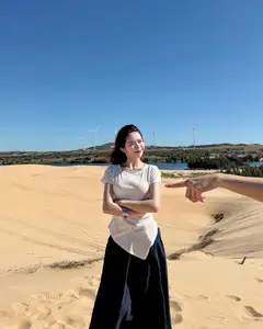 Karty Chang: Dien Bien Hot Girl Shines Bright Amidst Desert Dunes-10