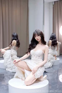 Sophisticated Allure: A Cinematic Visual Journey Into Yueer Yueer’s Timeless Elegance-23