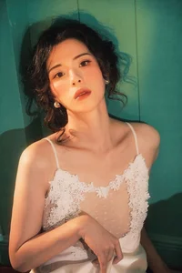 Cinematic Muse: The Timeless Elegance of Yi Zhi Qian Qian-0