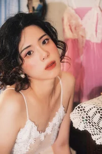 Cinematic Muse: The Timeless Elegance of Yi Zhi Qian Qian-16