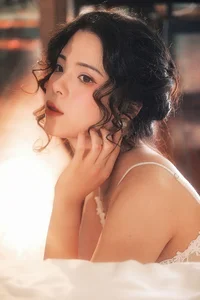 Cinematic Muse: The Timeless Elegance of Yi Zhi Qian Qian-9