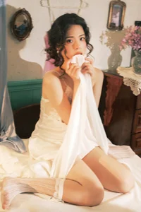 Cinematic Muse: The Timeless Elegance of Yi Zhi Qian Qian-6