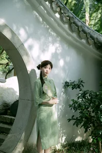 Elegant Modern Cheongsam Fashion by Qu Qi: YiTuYu Art Language Vol.9352 - A Stunning Collection of Fresh Qipao Style and Artistic Photography-6