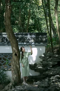 Elegant Modern Cheongsam Fashion by Qu Qi: YiTuYu Art Language Vol.9352 - A Stunning Collection of Fresh Qipao Style and Artistic Photography-7