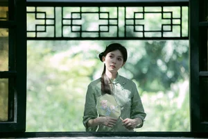 Elegant Modern Cheongsam Fashion by Qu Qi: YiTuYu Art Language Vol.9352 - A Stunning Collection of Fresh Qipao Style and Artistic Photography-18