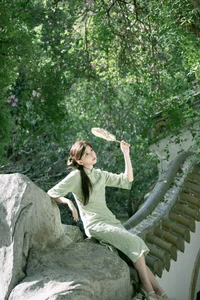 Elegant Modern Cheongsam Fashion by Qu Qi: YiTuYu Art Language Vol.9352 - A Stunning Collection of Fresh Qipao Style and Artistic Photography-15