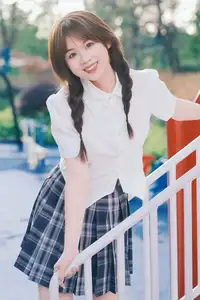 Pao Fu Xiao Fang's Radiant Youth: School Uniform at Dynamic Playground | YiTuYu Vol.8569-1