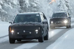 2027 Hyundai SantaFe Preview: Sleek Design Overhaul and Next-Gen Tech Upgrades for the Popular Family SUV-5